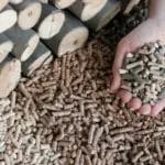 Граѓаните се двоумат – што повеќе грее, а што помалку чини?