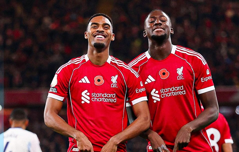 Салах и Гравенберх ги вратија насмевките на „Енфилд“ (ВИДЕО)