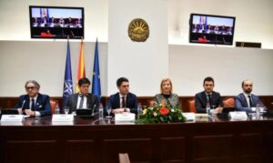 Поголем напредок во владеењето на правото и почитување на договорите со соседите, бара ЕУ во извештајот за Македонија