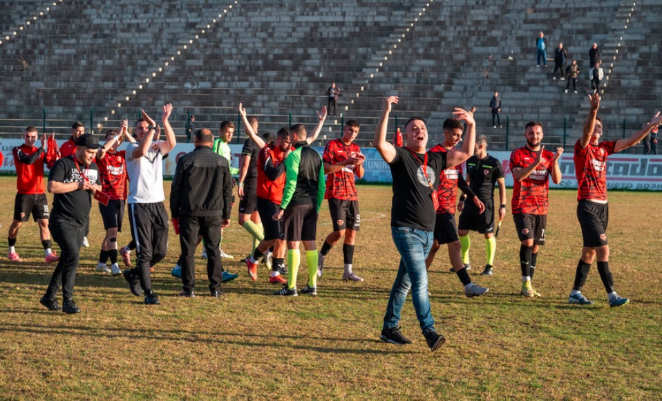 ФК Победа: Гостите фрлаа со шишиња кон публиката и го иницираа инцидентот