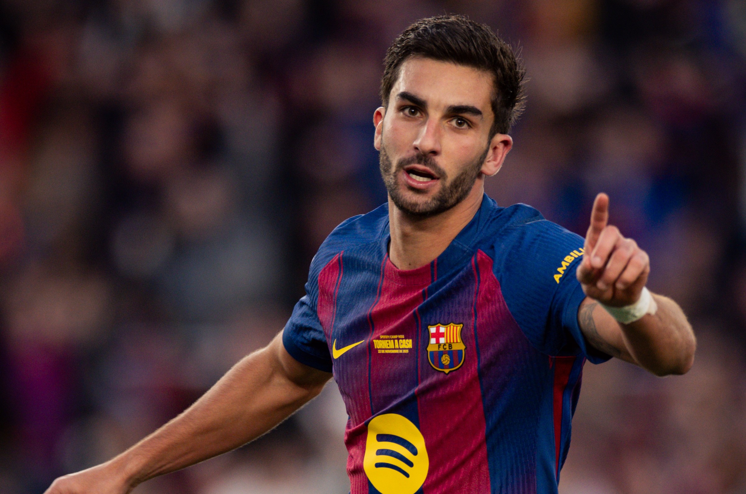 Рапсодија на Барса на враќањето на „Камп Ноу“ (Видео)