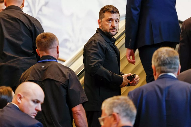 Медиумите известуваат за опозициски заговор против Зеленски