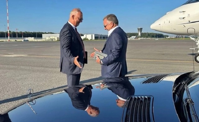 За критичарите на Трамп средбата на неговите со рускиот претставник покренува прашања за планот за Украина