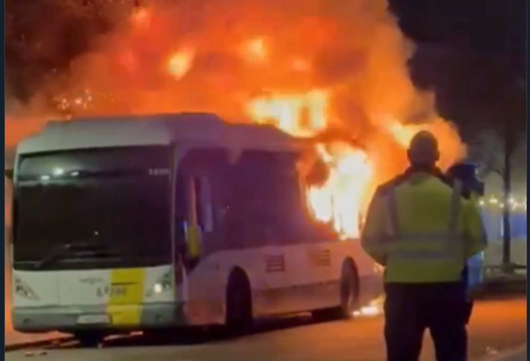 Уапсен е фанот на Барса кој со факел запали автобус во Бриж! (ВИДЕО)
