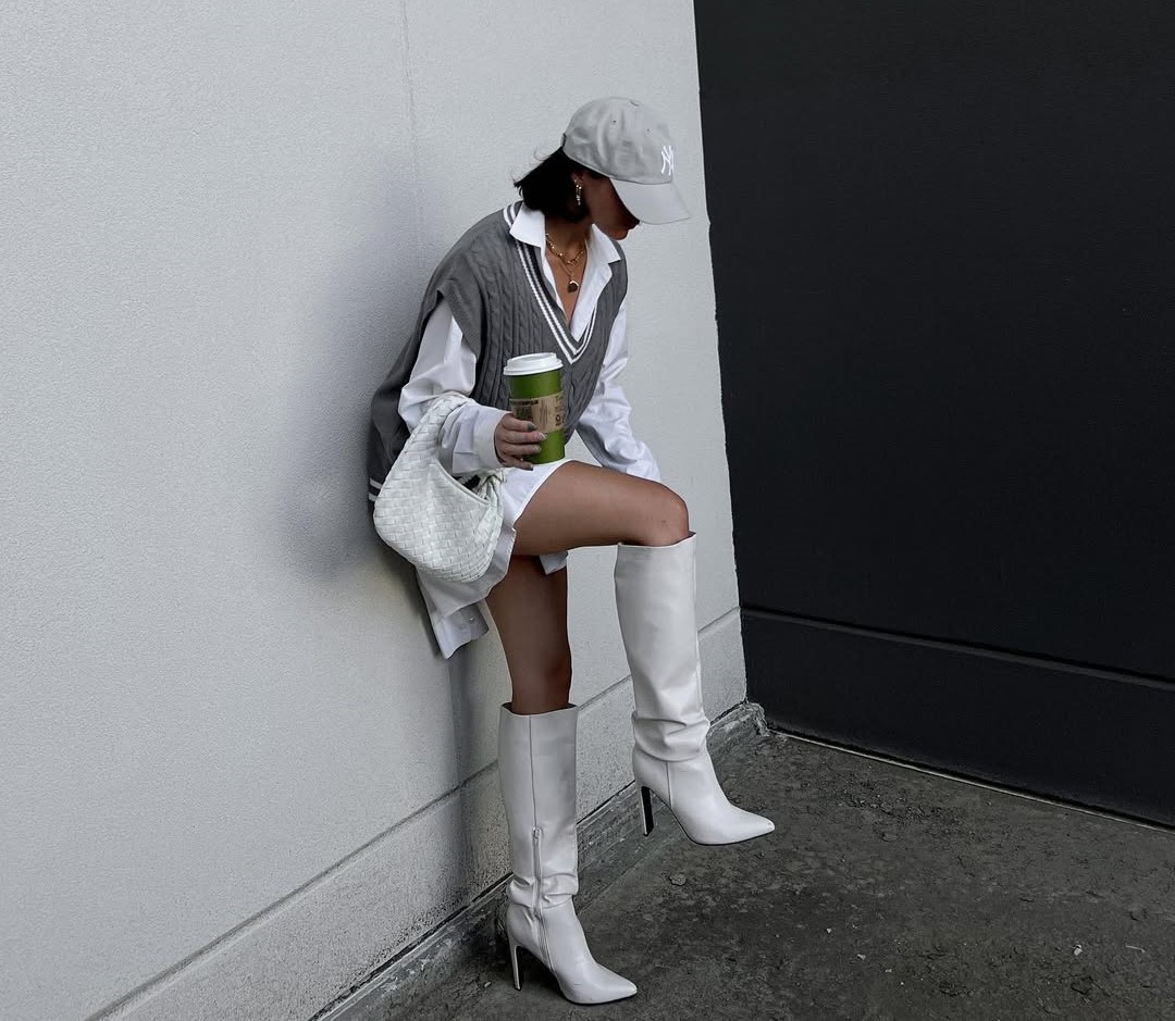 Плетените елеци се задолжителен дел од зимата: Еве како да ги носите