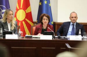 Сиљановска-Давкова: ЕУ немаше јасна стратегија за Балканот, доцнеше зад САД, а и денес преферира двојни стандарди