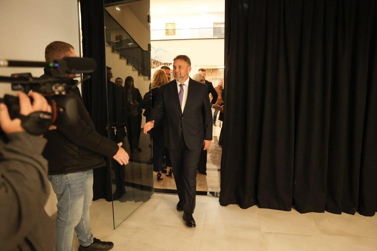 ПРВ РАБОТЕН ДЕН КАКО ГРАДОНАЧАЛНИК: Лукровски денес ја презема градоначалничката функција во Карпош