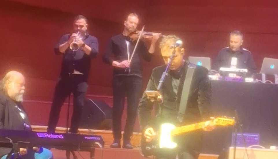 ВО ФИЛХАРМОНИЈА Е ДОЗВОЛЕНО ДА СЕ ИГРА НА РОКЕНРОЛ, РЕЧЕ КОНСТРАКТА НА ЕМОТИВНИОТ КОНЦЕРТ ВО ЧЕСТ НА ВЛАДА ДИВЉАН