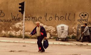 (ВИДЕО) Детали за „снајпер туристите“ во Сараево: Носеле пушки како да одат на лов