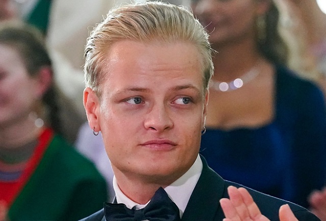 Контроверзната книга за животот на синот на норвешка принцеза може да се продаде