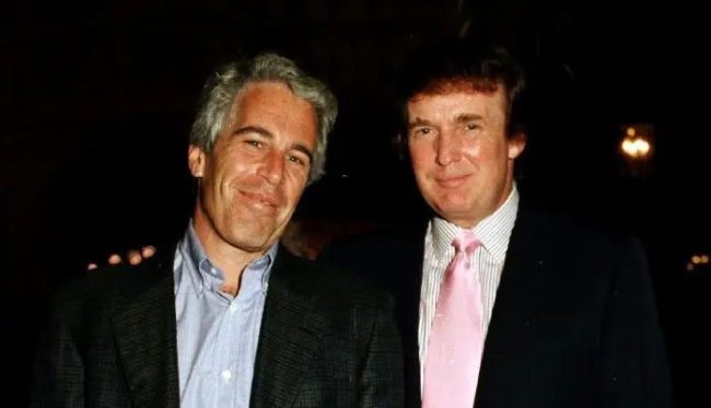 ТРАМП ГО ПОТПИША ЗАКОНОТ ЗА ДОСИЕЈАТА ЕПСТАЈН, ЌЕ БИДАТ ОБЈАВЕНИ ВО РОК ОД 30 ДЕНА