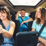 „Те земам од дома“ – новиот студентски превоз што ја победи железницата