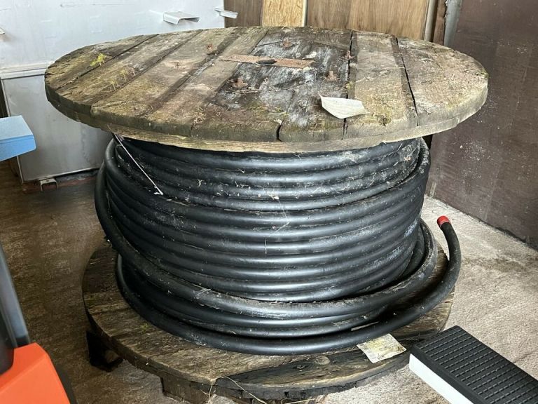 Украле од „Железара“ кабли вредни од 440.000 евра, предизвикале пожар во трафостаница-истрага против полицаец и тројца арамии