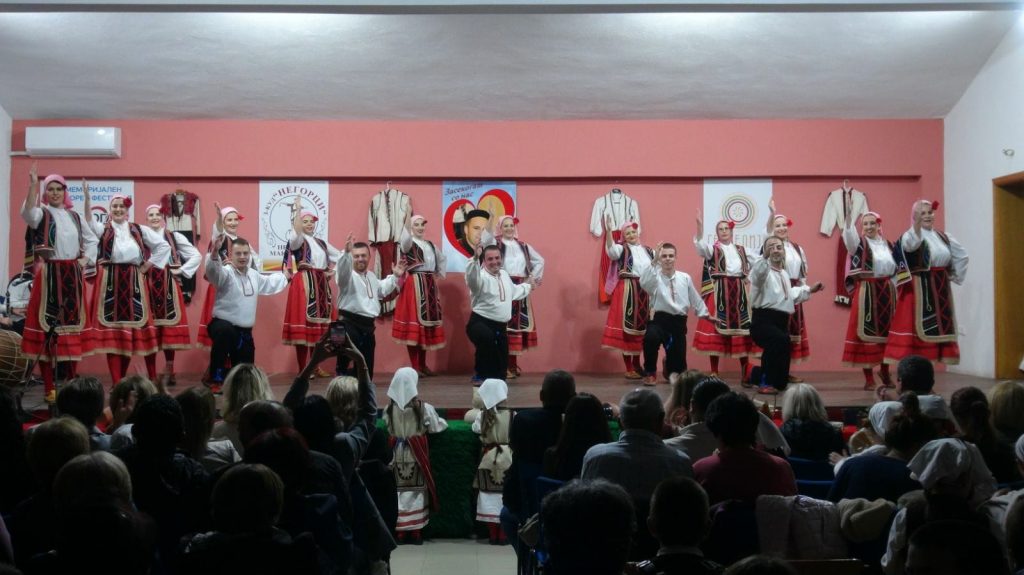 Негорци со фолклор се поклони на Игор Мицев: 4. Меморијален фестивал „Засекогаш со нас“