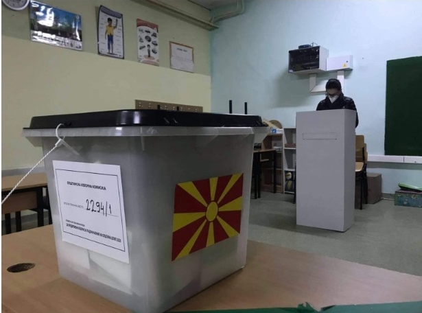 Во Брвеница излезеноста во првиот круг до 15 часот беше 30,55%, а денеска 40,83%, помала излезеност има во Карпош и Центар