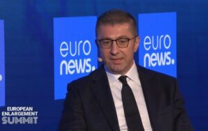 Мицкоски: Поради вештачки спорови, две и пол децении стоиме во место на нашиот европски пат