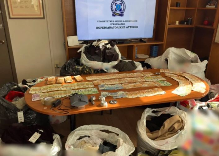 Краделе облека од продавници во Атина и ја препродавале во Тирана – уапсени осум лица