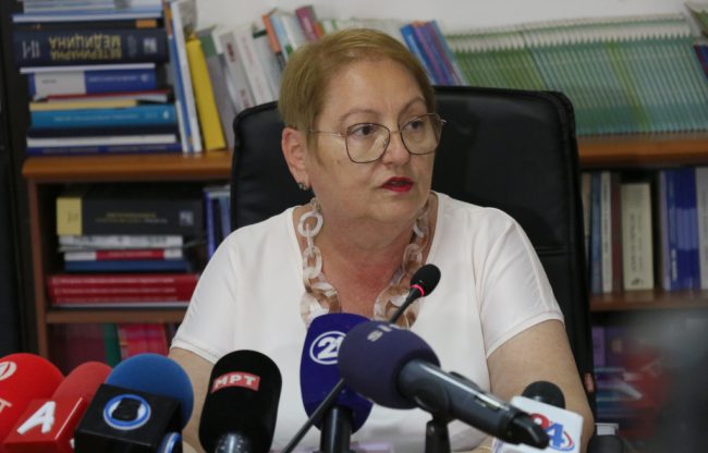 ВЛЕН ЈА ИСКАРА МИНИСТЕРКАТА ЗА ОБРАЗОВАНИЕ ШТО НЕ ГО ЗНАЕЛА АЛБАНСКИОТ ЈАЗИК ВО „ПОВЕЌЕЈАЗИЧНА СРЕДИНА“