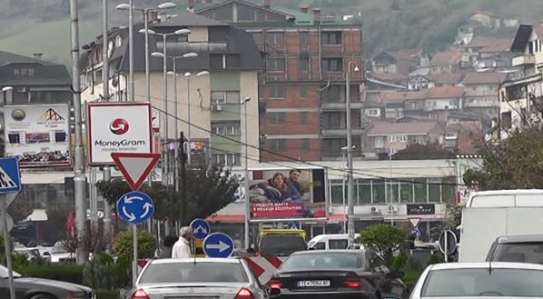 Две жени затекнати како питачат во Тетово, едната со две мали деца – aкција на МВР и Центарот за социјални работи