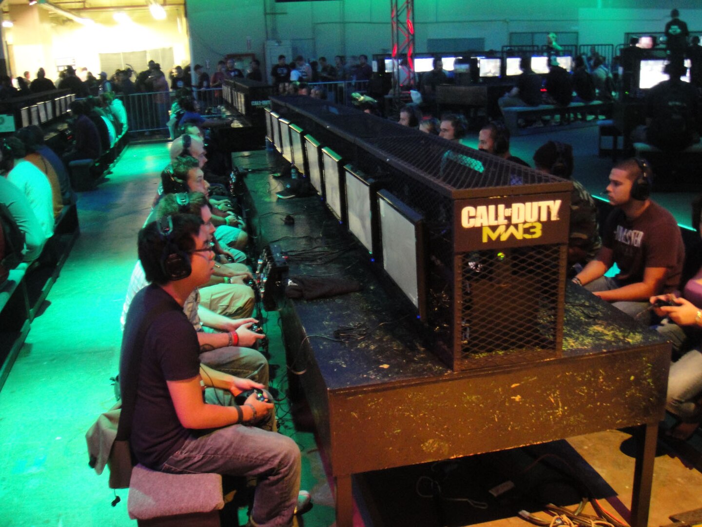 ВО ЗАПАЛЕН АВТОМОБИЛ ЗАГИНА ТВОРЕЦОТ НА CALL OF DUTY: Винс Зампела, пионер на видео игрите правел акробации со своето Ферари