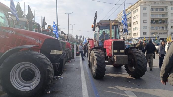 БЛОКАДА НА МАКЕДОНСКО-ГРЧКАТА ГРАНИЦА: Тракторите и денеска два пати на Евзони поради скандалот со земјоделските субвенции во ЕУ