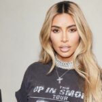 (Фото) Празничниот раскош на Ким Кардашијан: Потрошила половина милион долари за 50 новогодишни елки!