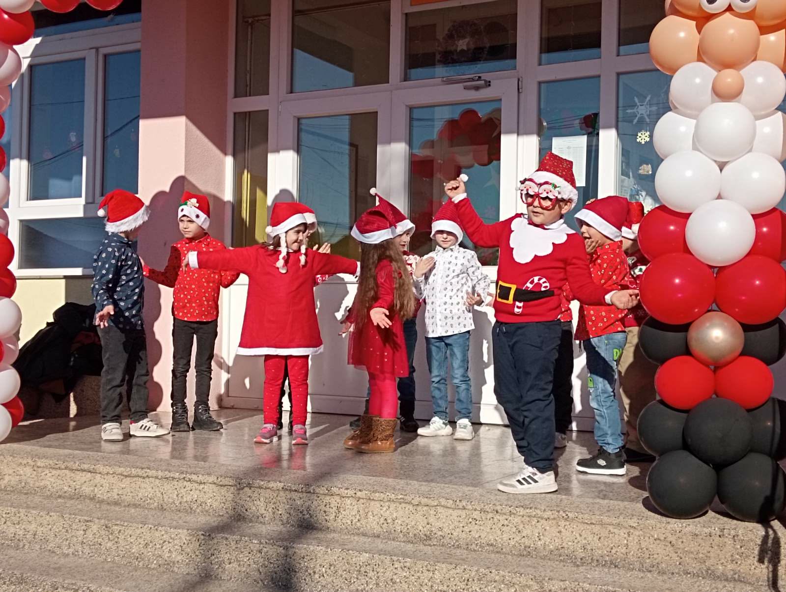 (ВИДЕО) Новогодишна приредба и базар од страна на учениците од подрачното основно училиште во с. Враништа
