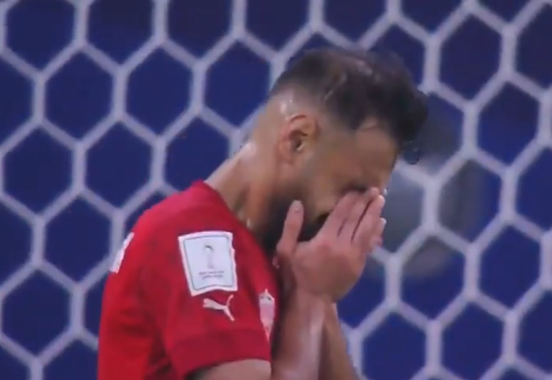 Со рака му ја намести да ја забие, а овој го промаши цел гол