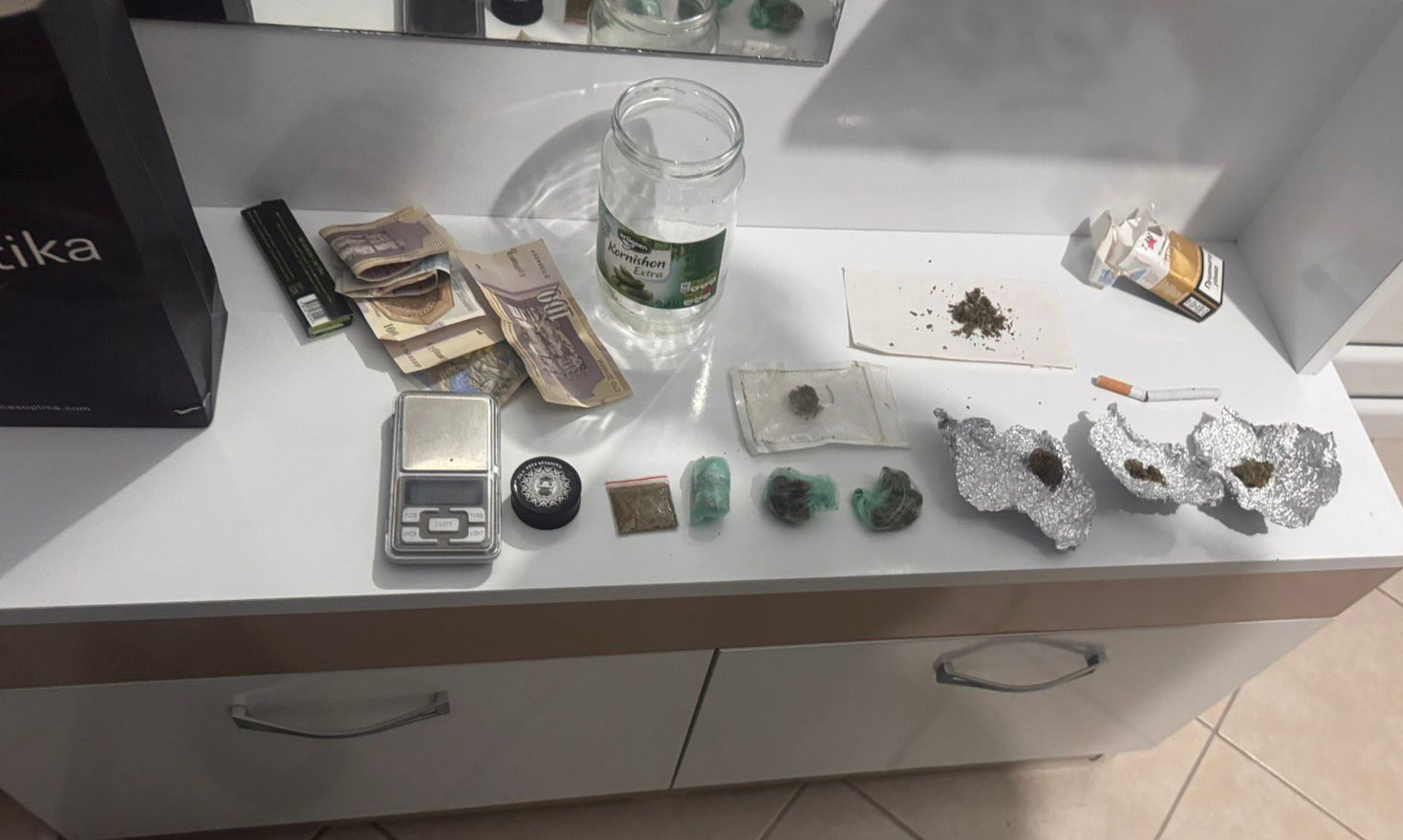 (Фото) Претрес во Тетовско, пронајдени дрога, оружје и муниција