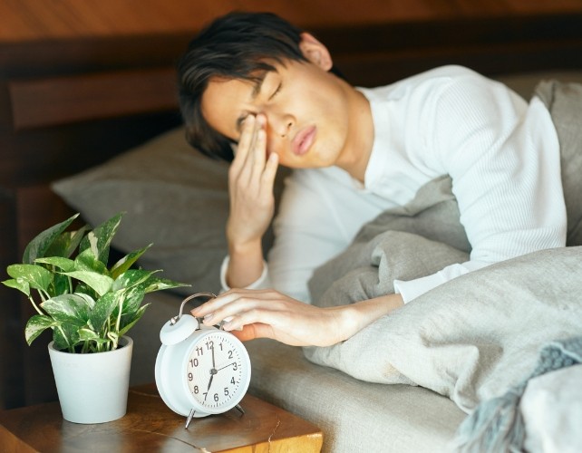 Вашето тело ве буди пред алармот? Научниците објаснуваат зошто се случува тоа