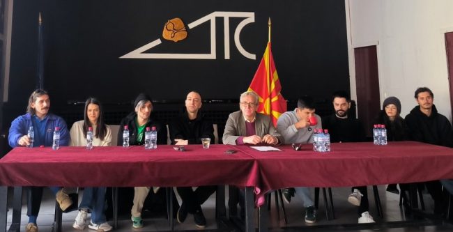 ОВАА „БОЛВА В УВО“ НЕ Е РИМЕЈК НА ТАА ОД ПРЕД 51 ГОДИНА, ТУКУ СОСЕМА НОВО ЧИТАЊЕ, ВЕЛИ ЕВТИМОВ ПРЕД ПРЕМИЕРАТА ВО СКОПСКИОТ ДРАМСКИ ТЕАТАР