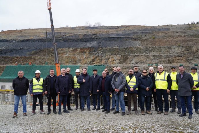 (ФОТО) Николоски: Со сложени инженерски зафати кои за прв пат се користат во регионот, ќе го доизградиме автопатот Охрид-Кичево