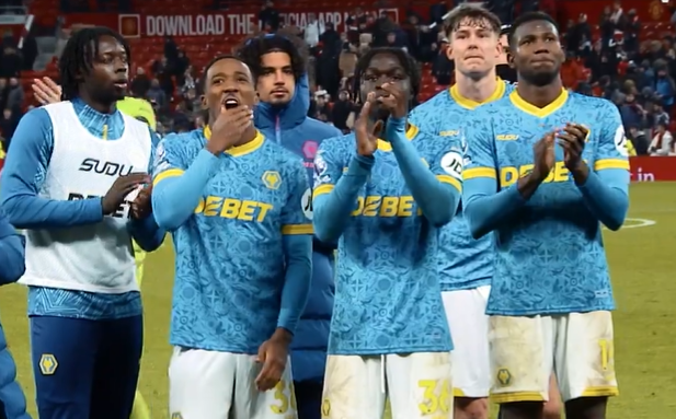 Вулверхемптон освои бод на „Олд Трафорд“, но повтори антирекорд кој бил поставен пред повеќе од еден век