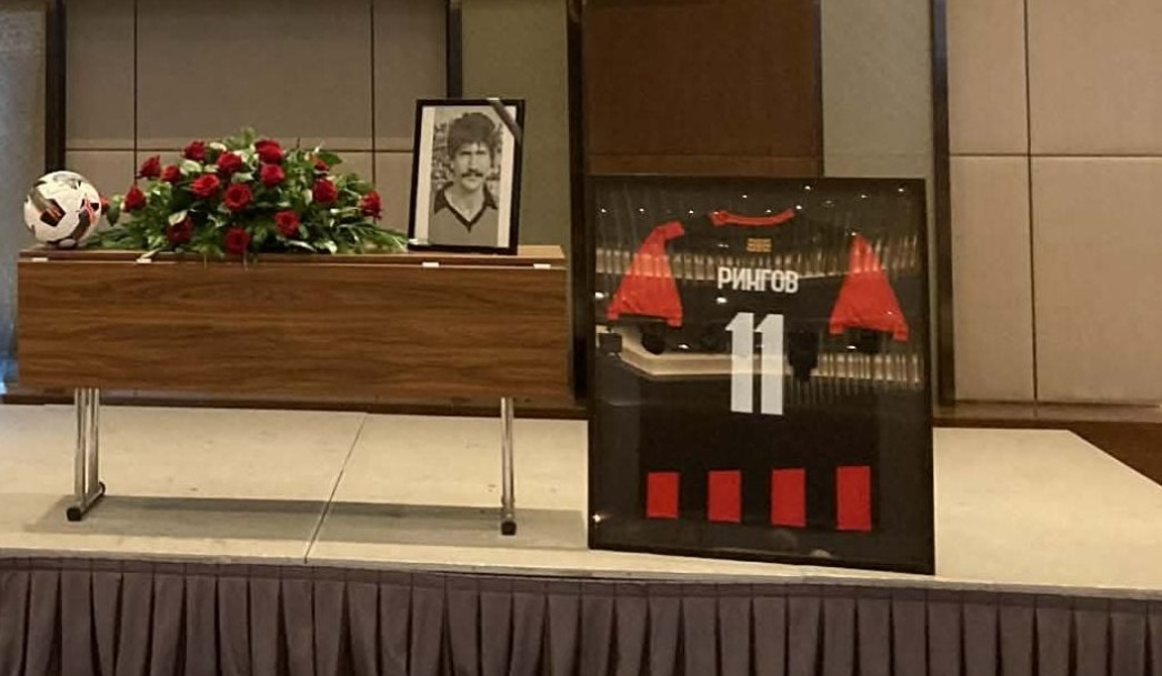 „Рингов секогаш бараше Кочо да ја избере јужната трибинa – таму имаше сенка, не сакаше сонце!“