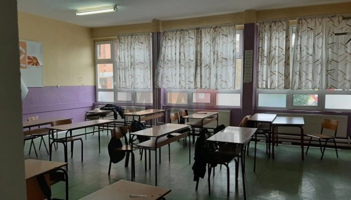 ЗИМСКИ РАСПУСТ: Од денеска до 20 јануари за 250.000 ученици од основните и средните училишта почнува зимскиот одмор