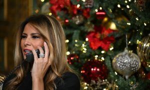 (ВИДЕО+ФОТО) МЕЛАНИЈА НОСЕЛА ФУСТАН СО ЈУГОСЛОВЕНСКИ СИМБОЛ: Првата дама на Америка не дозволува овој тренд да исчезне!