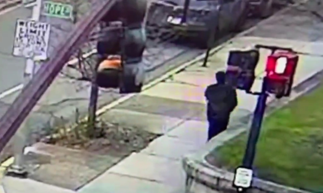 (Видео) Пукање на универзитет во САД – има загинати и повредени, напаѓачот е во бегство