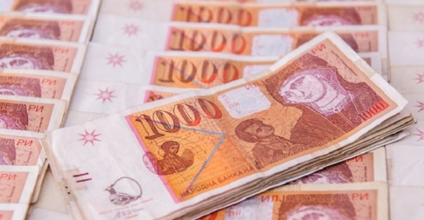 МВР ПОДНЕСЕ КРИВИЧНА: Кандидатот за градоначалник на Крушево од СДСМ им давал по 1.000 денари на луѓе да гласаат за него