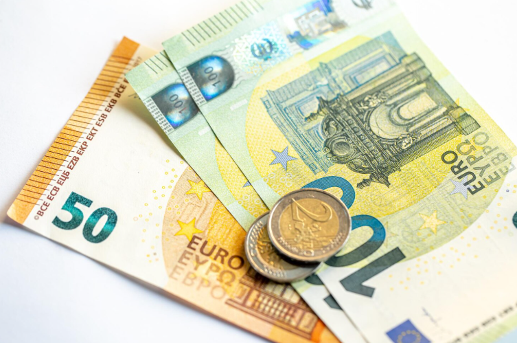 Албанските работници од јануари ќе земаат минимална плата над 500 евра