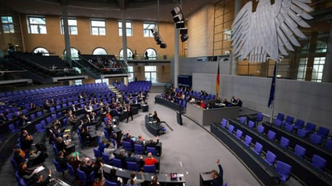 Бундестагот го одобри пензискиот пакет и покрај внатрешните превирања во коалицијата