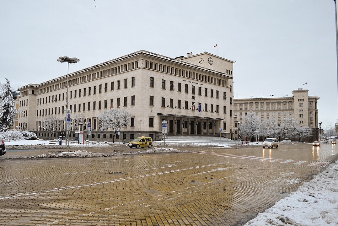 ВО ПРЕСРЕТ НА ЕВРОТО, депозитите на бугарските домаќинства надминаа 100 милијарди лева