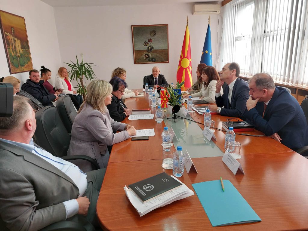 Поради отсуство на членка, Советот на јавните обвинители за в.д. државен јавен обвинител ќе одлучува в понеделник