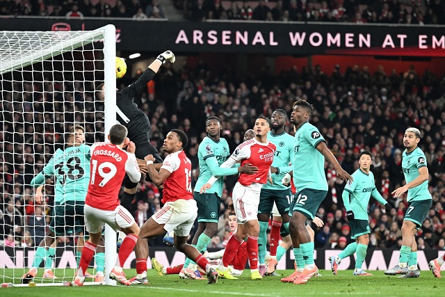 Премиер лига: Арсенал до трите бода со автогол во судиското продолжение, победи на Челзи и Ливерпул