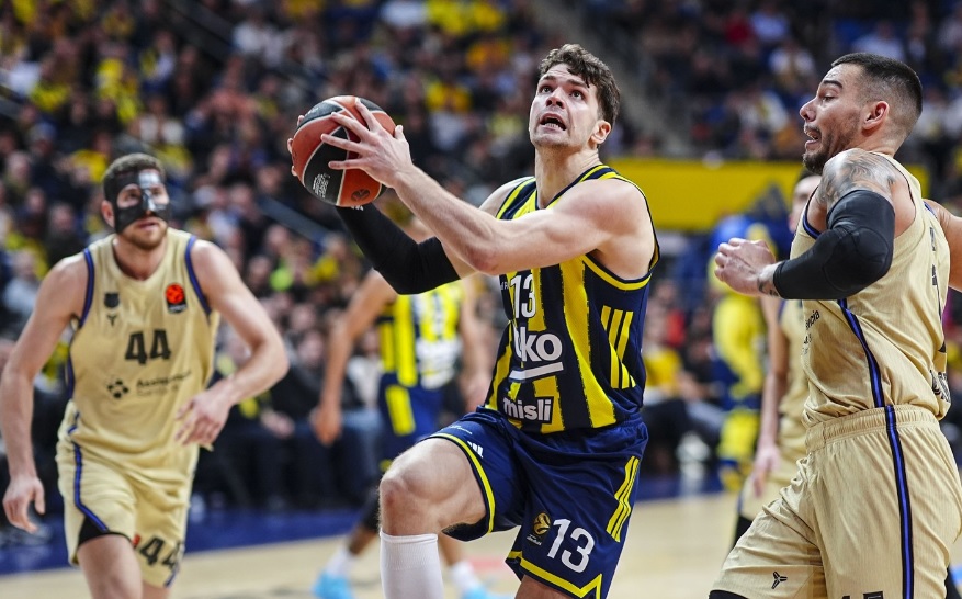 Фенербахче во финишот го доби дербито со Барселона