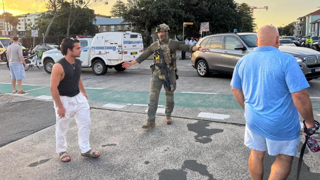 ВИДЕО| Десет мртви во пукaње на плажата Бонди во Сиднеј