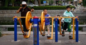 Кина ќе ги оданочува кондомите од 1 јануари: Од политика на едно дете на три