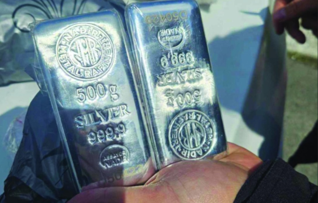 Цената на среброто скокна над рекордните 65 долари за унца