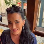 (Фото) Гоца Божиновска ја украси вилата од 700.000 евра: Нејзината ќерка ја покажа златната новогодишна елка