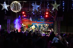 Втора вечер од „Новогодишна приказна“ во Кисела Вода: Либеро Бенд, Антониа Гиговска и Оле Поцкова  во парк Шопен