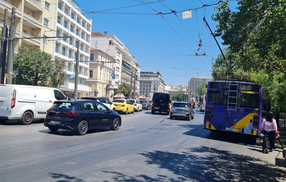 Над 2.000 сообраќајни прекршоци регистрирале паметните камери на булеварите во Атина